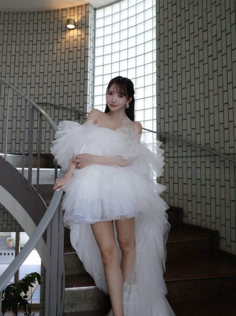 三上悠亜が着たウエディングドレスで大炎上！SNS騒動の真相とブランドCOMELの全貌とは？