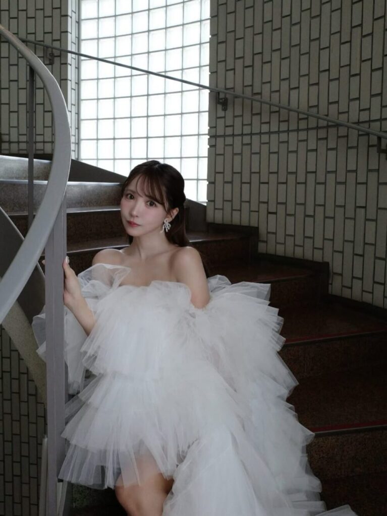三上悠亜が着たウエディングドレスで大炎上！SNS騒動の真相とブランドCOMELの全貌とは？