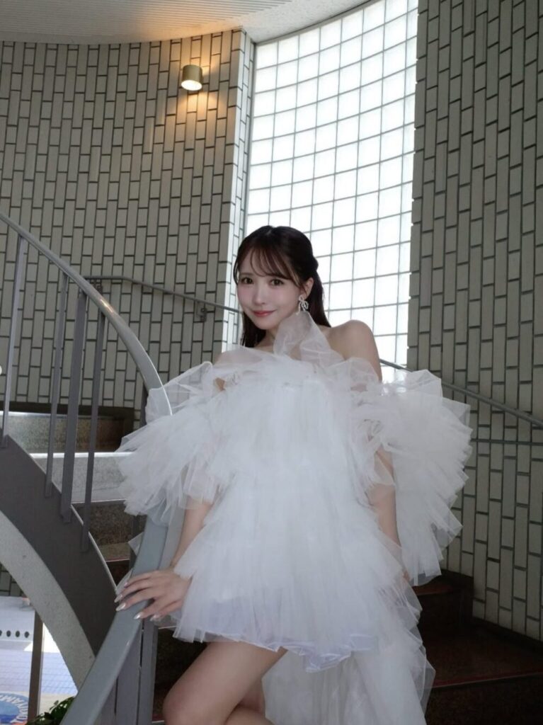 三上悠亜が着たウエディングドレスで大炎上！SNS騒動の真相とブランドCOMELの全貌とは？
