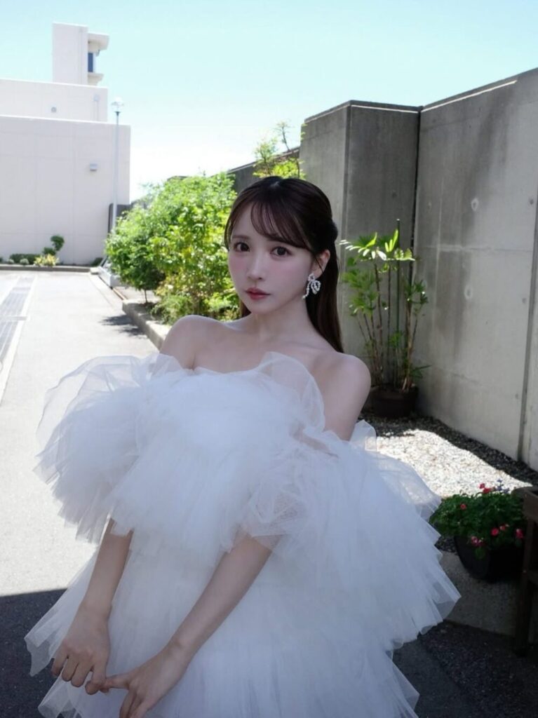 三上悠亜が着たウエディングドレスで大炎上！SNS騒動の真相とブランドCOMELの全貌とは？