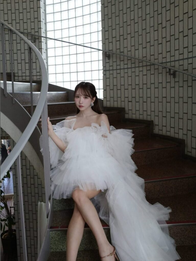 三上悠亜が着たウエディングドレスで大炎上！SNS騒動の真相とブランドCOMELの全貌とは？